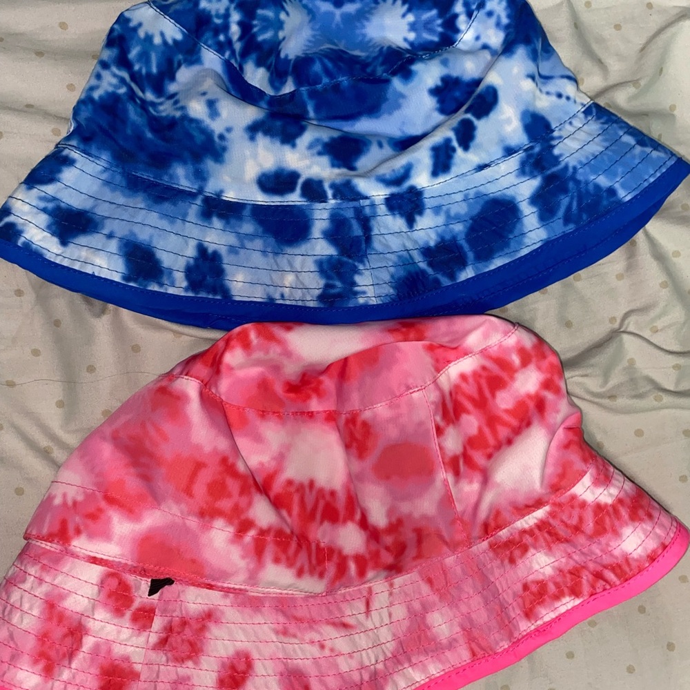 Tye dye bucket hat never used. Smoke free home